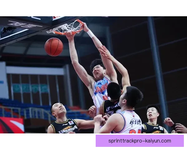 卡马文加对抗能力持续提升，表现稳健备受关注